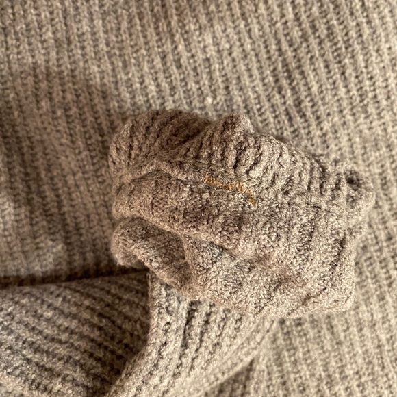 ⭐️HP⭐️ EUC hooded American Eagle Sweater - Picture 8 of 13